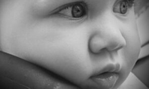 5 benefits organic baby clothes have?-Close up from babies' face.