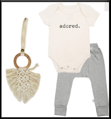 Best infant baby clothing gift sets-Organic Jungle giftset.